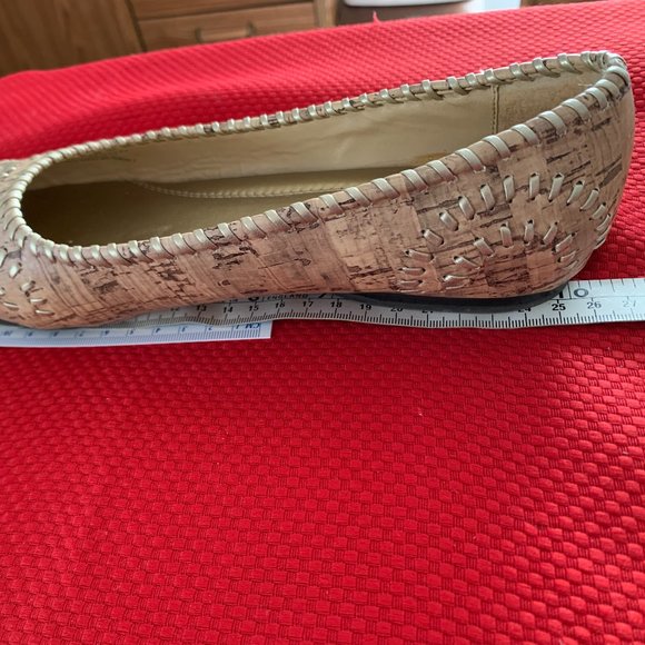 Pierre Dumas flats, Tan,gold stitching, 9M - Picture 5 of 7